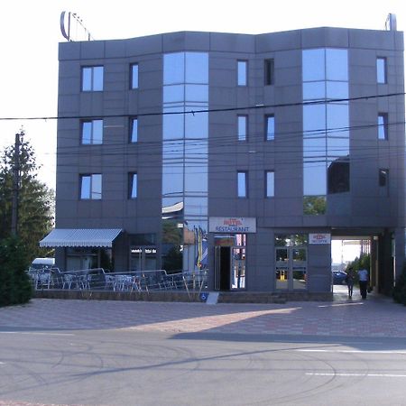 Hotel Sorelo Pitesti Bagian luar foto