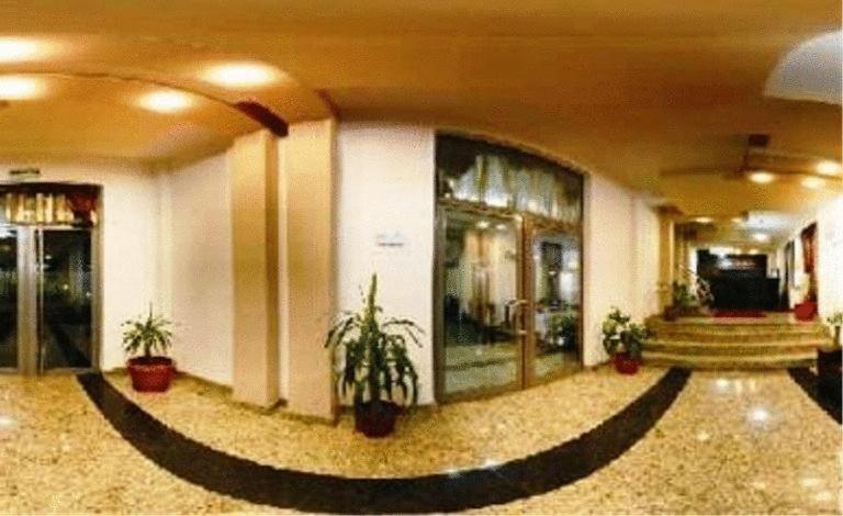 Hotel Sorelo Pitesti Bagian luar foto