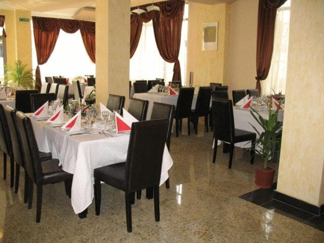 Hotel Sorelo Pitesti Bagian luar foto