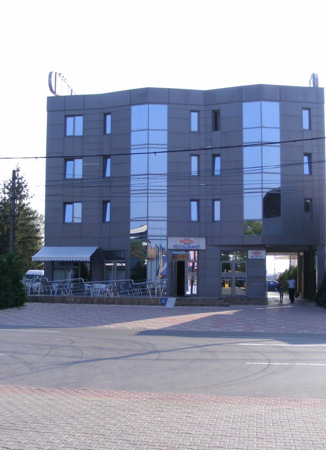 Hotel Sorelo Pitesti Bagian luar foto